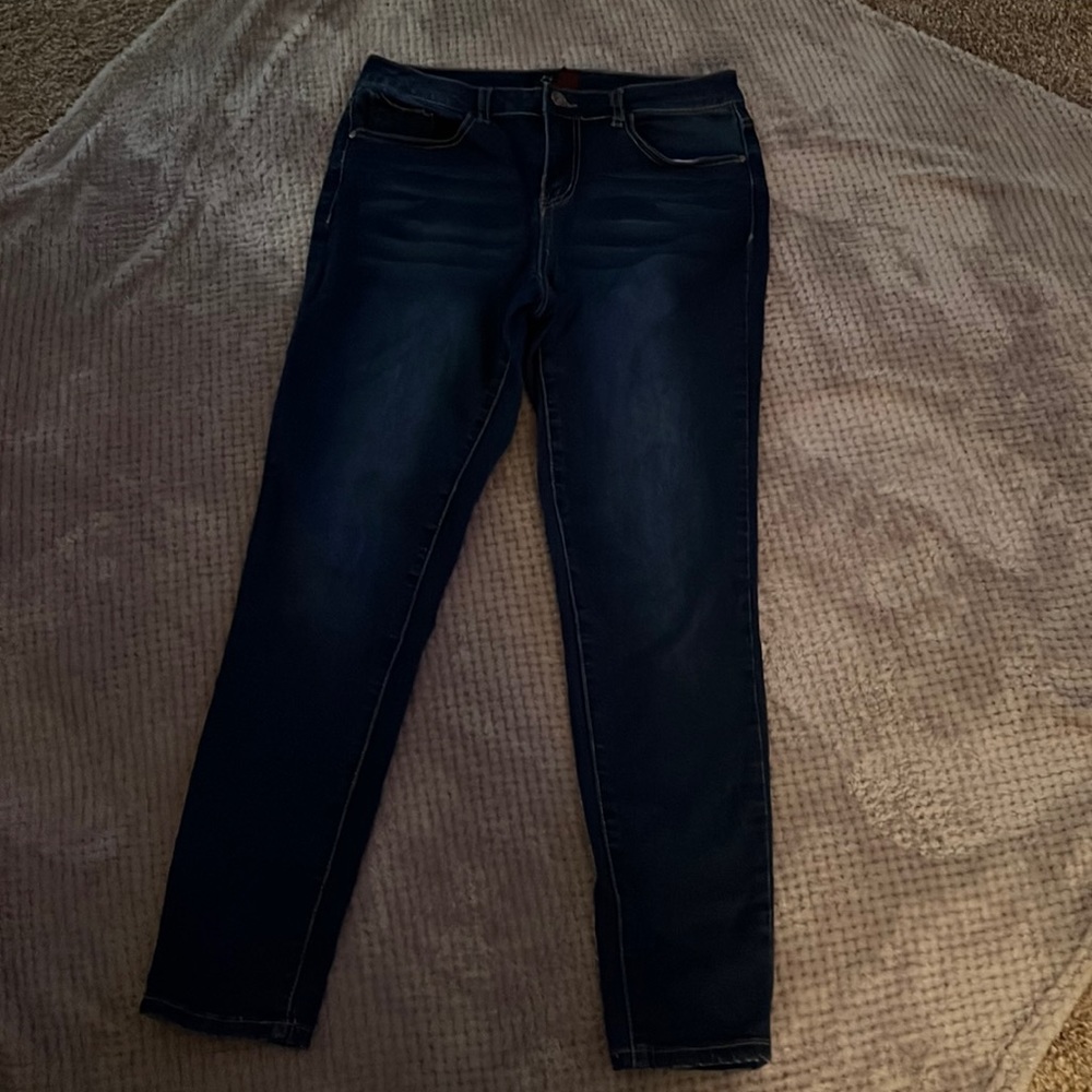 Skinny ankle Earl jeans!!